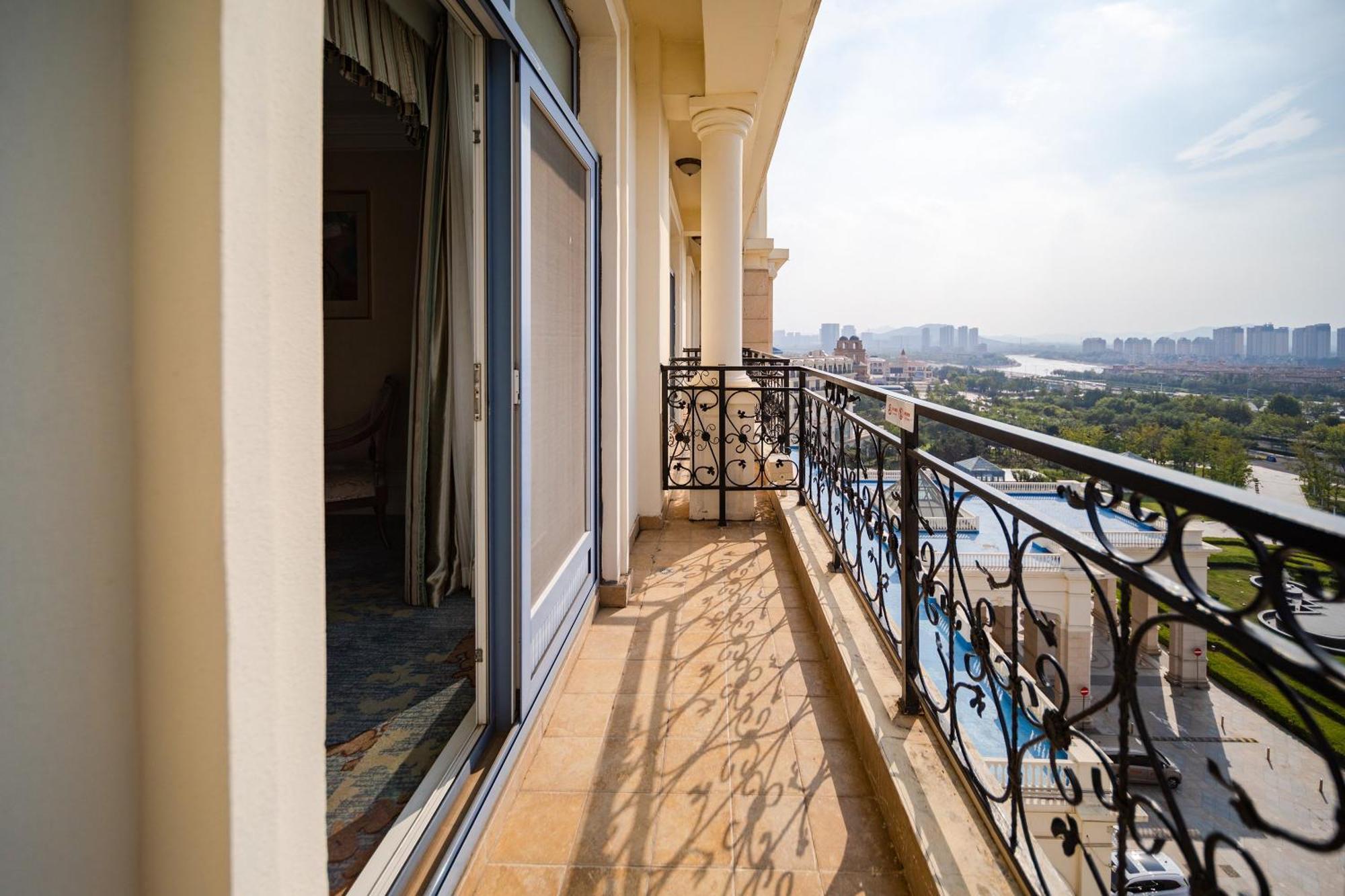 Crowne Plaza Ocean Spring Resort By Ihg Jimo Экстерьер фото