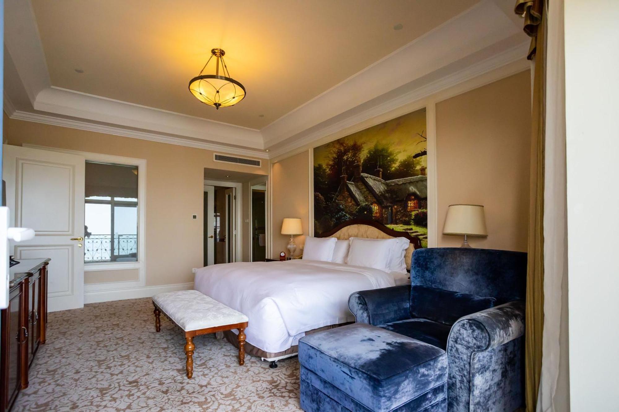 Crowne Plaza Ocean Spring Resort By Ihg Jimo Экстерьер фото
