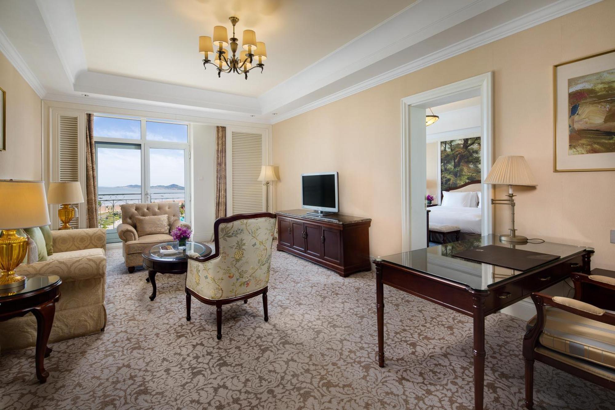 Crowne Plaza Ocean Spring Resort By Ihg Jimo Экстерьер фото