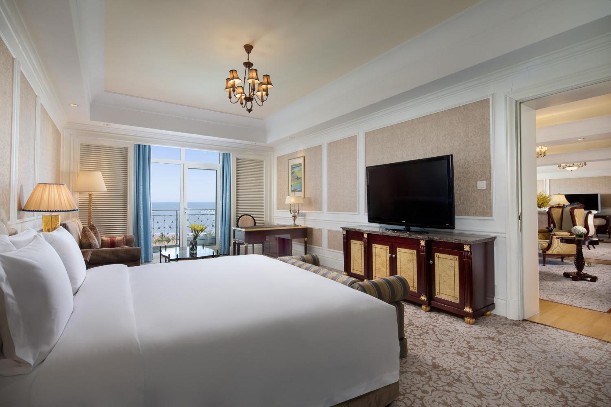 Crowne Plaza Ocean Spring Resort By Ihg Jimo Экстерьер фото